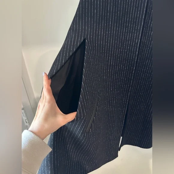 Alice & Olivia Elegant Black Striped Cape Coat with leather trim. Size small - Picture 4 of 9